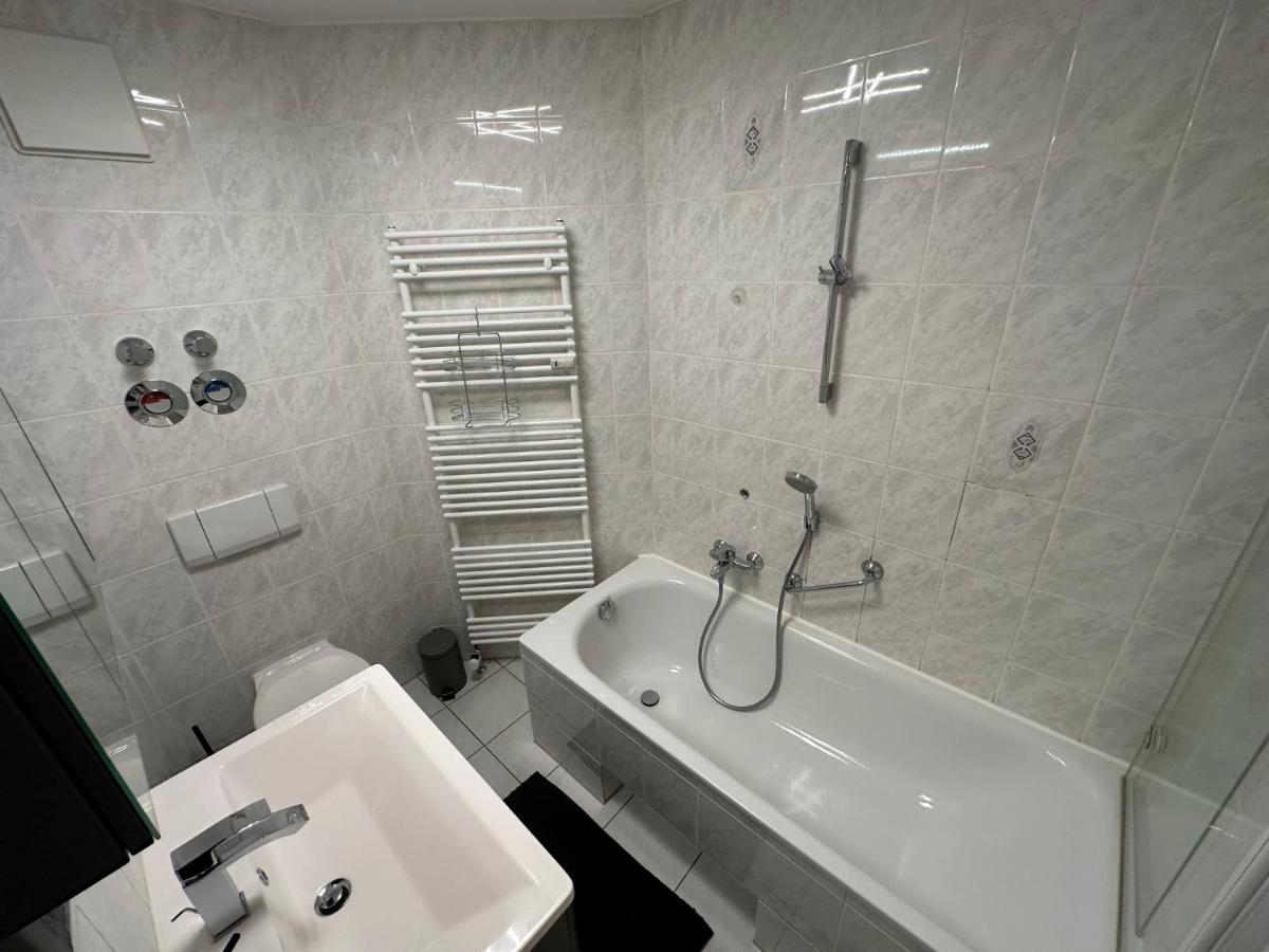Fhv01 - Ferienwohnung 100M² 6 Personen Garten Und Terrasse 2X Wc Taucha Bagian luar foto